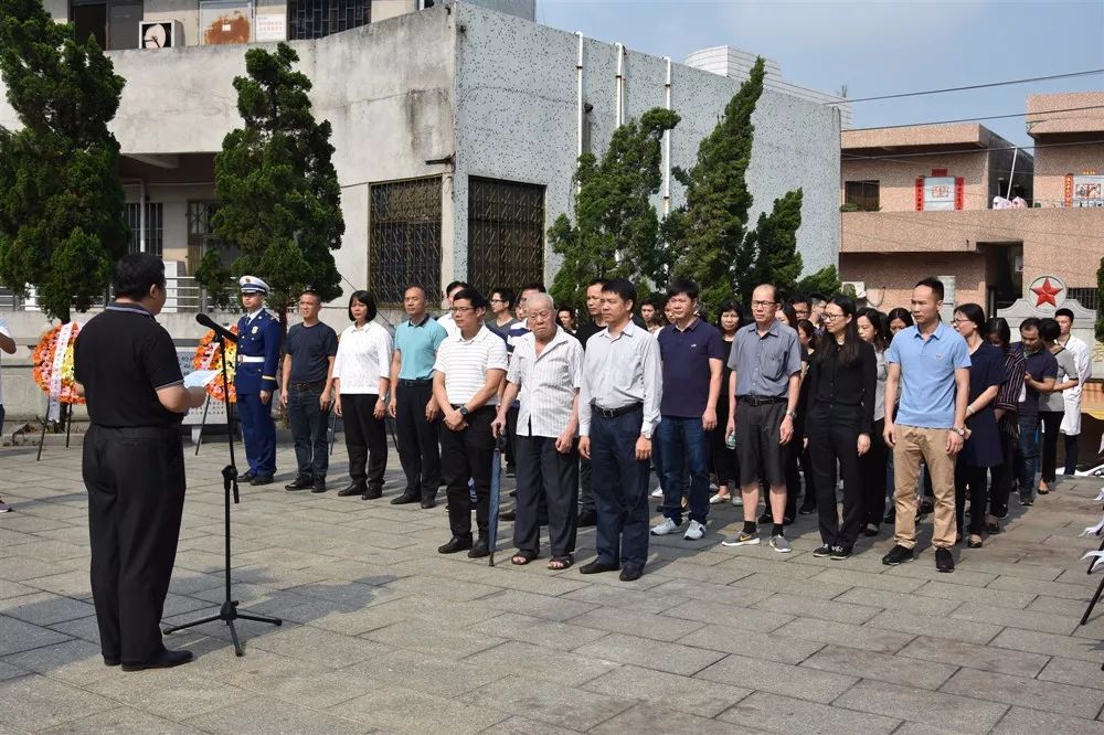 【牢记历史 缅怀先烈】镇领导一行人祭扫袁世根烈士墓