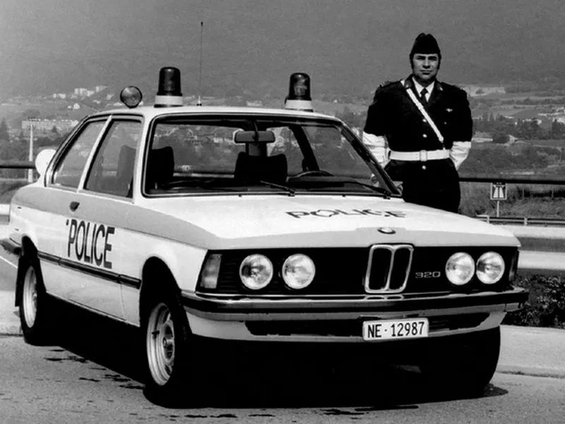 瑞士警方当年列装的320 coupe警车