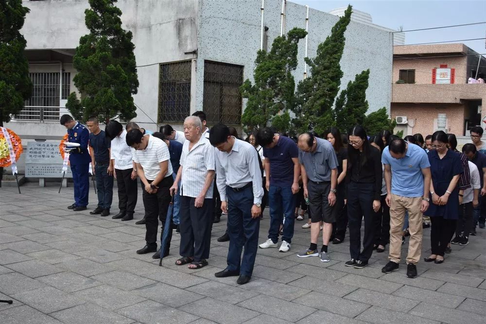 【牢记历史 缅怀先烈】镇领导一行人祭扫袁世根烈士墓