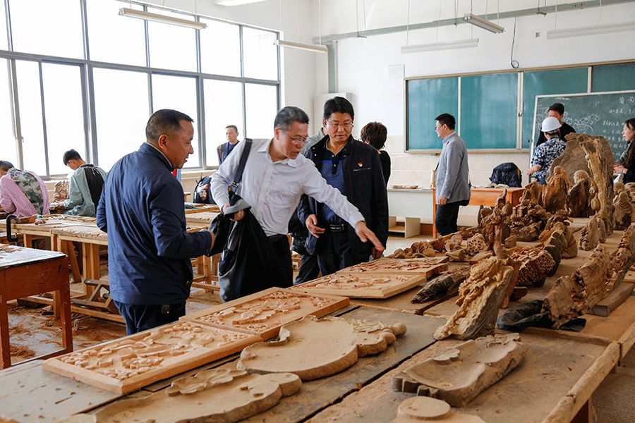 上海食品科技学校到腾冲一职校参观交流