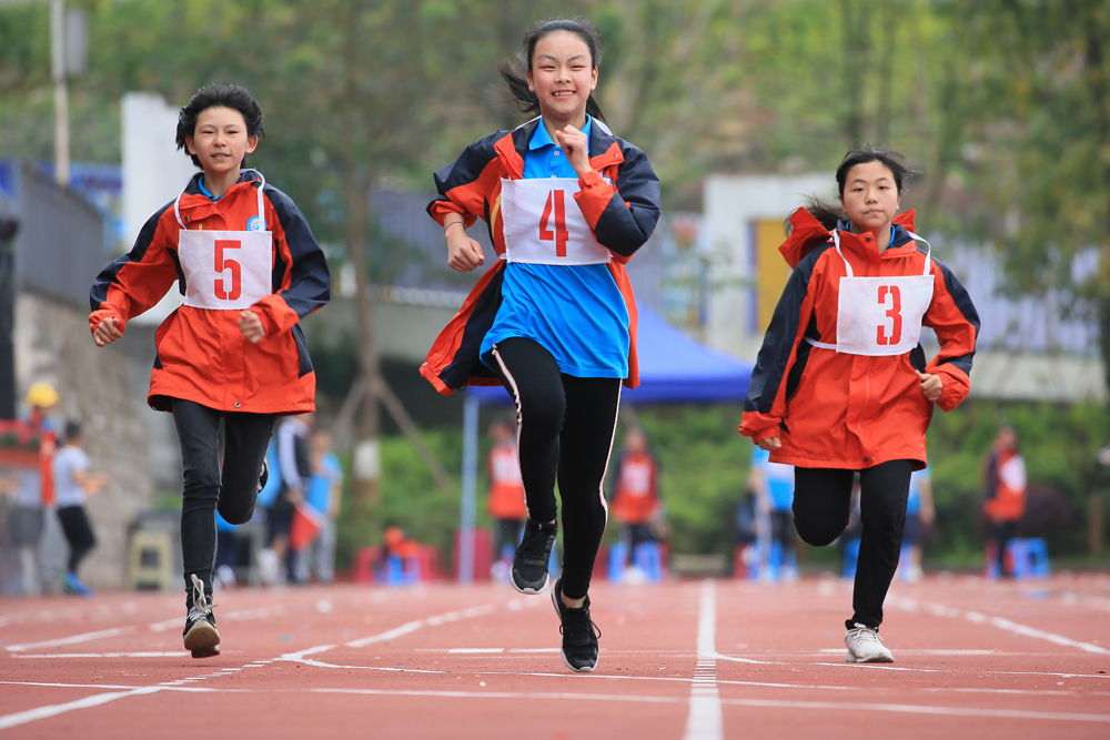 重庆滨江实验学校小学生拼中国地图庆祖国70华诞