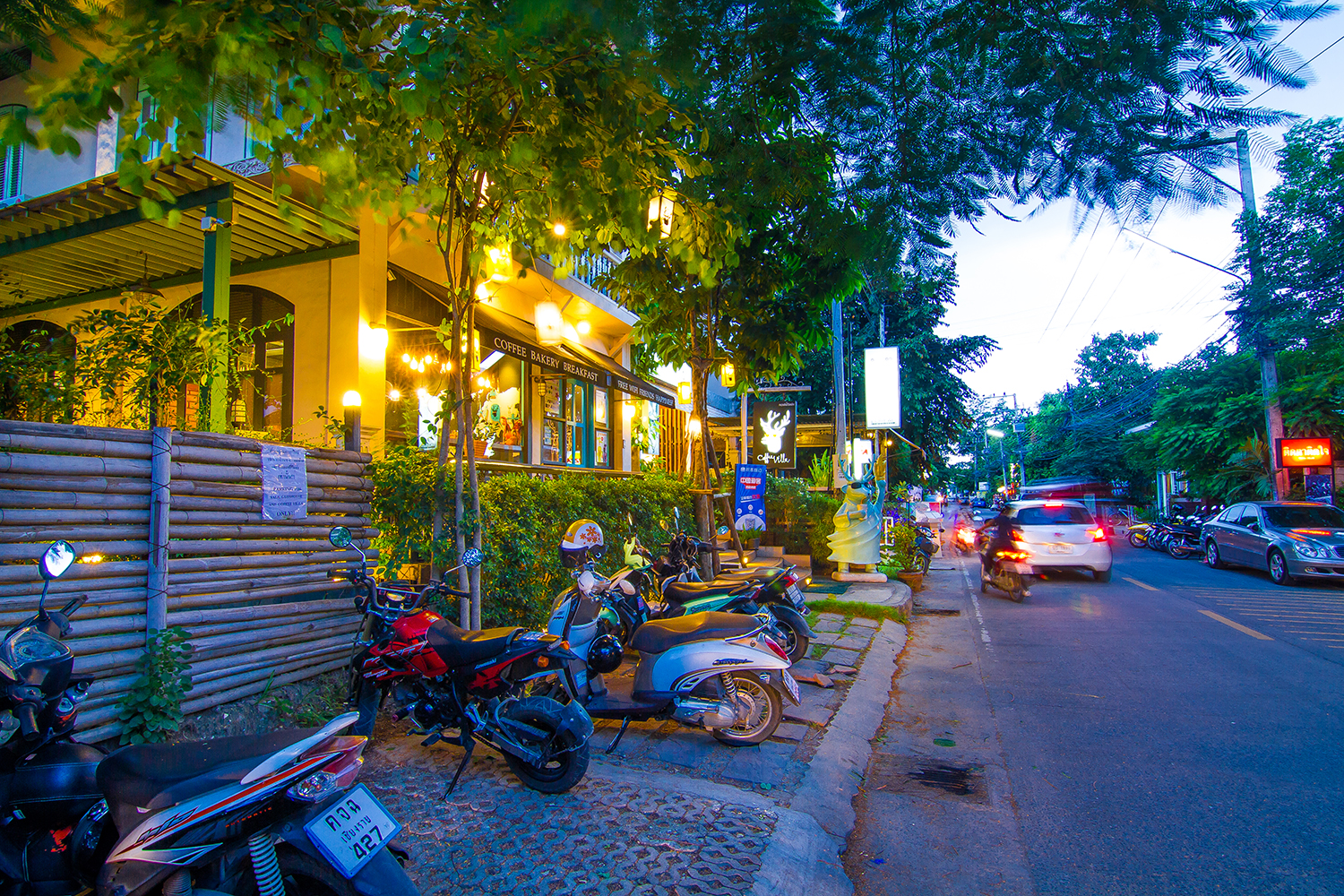 在傍晚的清迈曼宁路，才能找到真正的泰式文艺小清新_宁曼路
