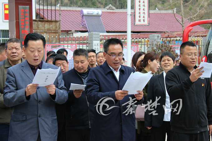 土门镇:听党代表魏登殿授课,坚定脱贫信心