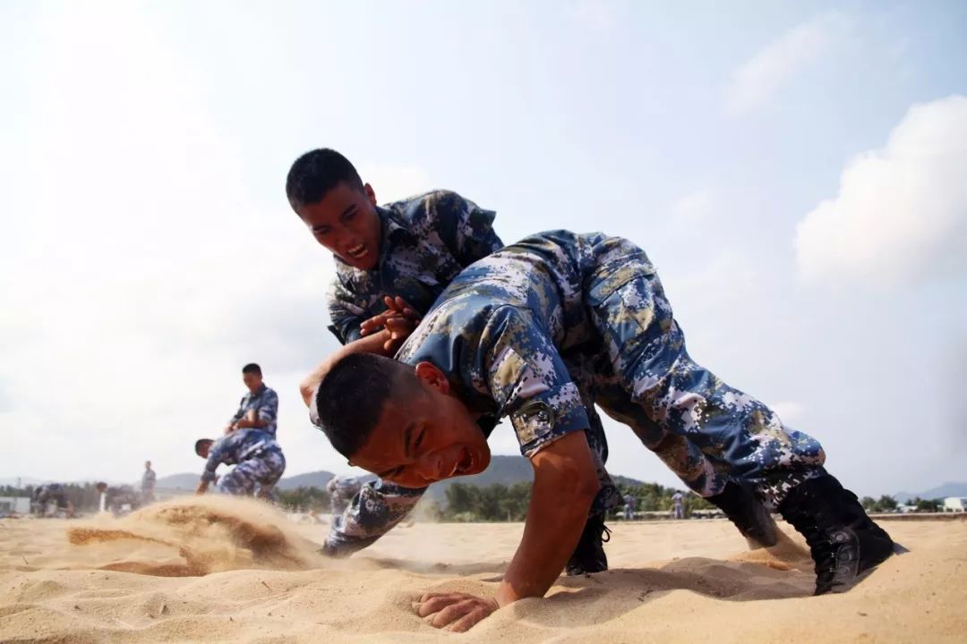 一组海军陆战队超燃图片,送给在逆境中成长的中国军人