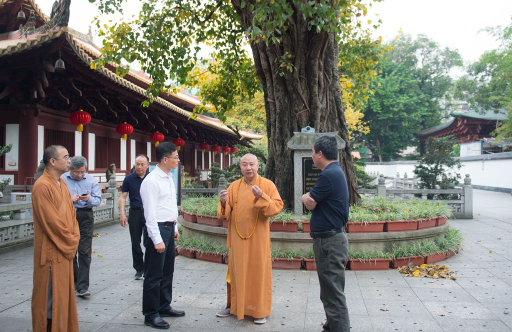 广东省佛教协会会长,广州光孝寺方丈明生大和尚率常住法师热情接待