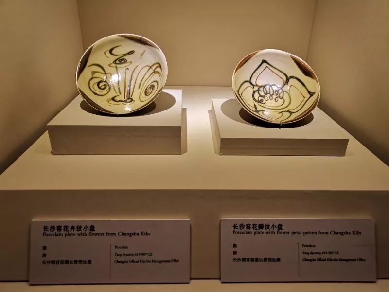 长沙铜官窑"黑石号"文物亮相"殊方共享——丝绸之路国家博物馆文物