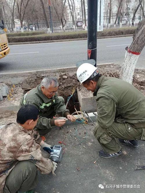 负责施工,市工程养护中心路灯管理所负责配合路灯拆除及安装等工作