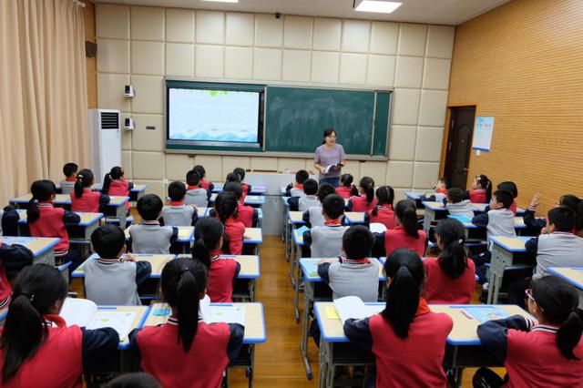 莲都区:率先启用中小学,幼儿园生活垃圾分类教材