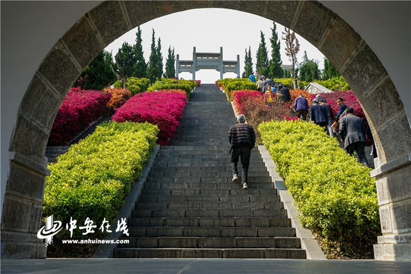 海峡两岸同胞祭拜台湾首任巡抚刘铭传(视频)