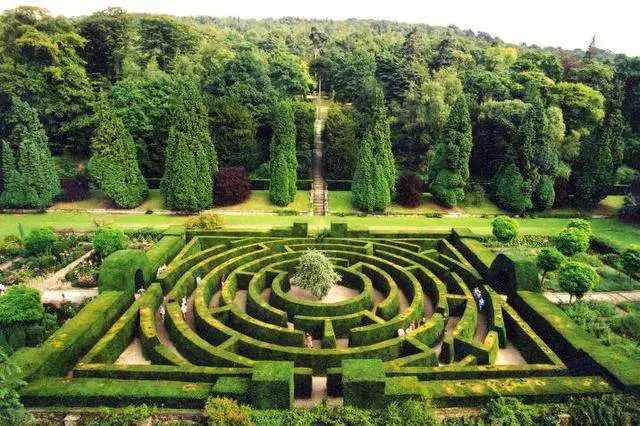 法国皇家园林旨在体现古典的规则式美,因此形成了影响欧洲园林艺术长