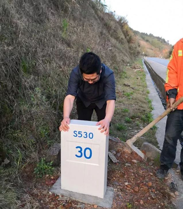 严把质量关卡速抓普通国省道公路网里程桩号传递工程进度