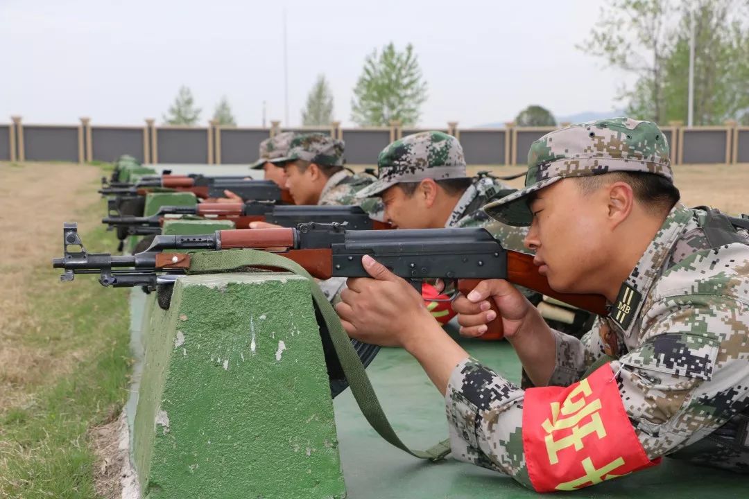 沙场点兵走进小岛的这个军营