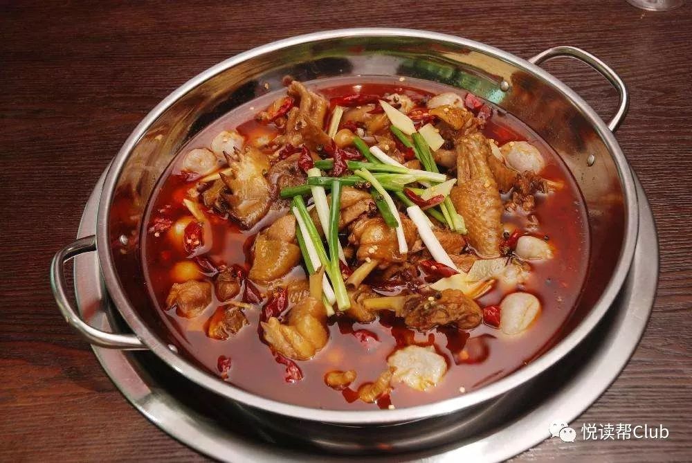 辣子鸡火锅,牛肉火锅,烤鱼,各种炒菜…满足大众不同的口味.