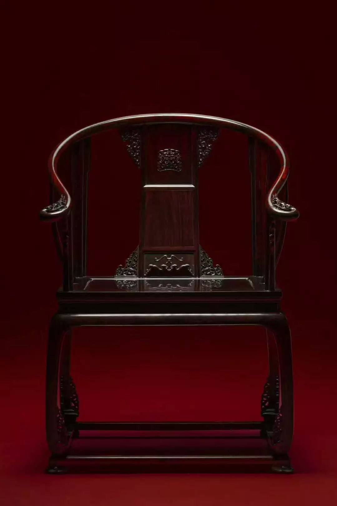 比起故宫博物院长退休,这款极具灵性的皇宫椅更应该被