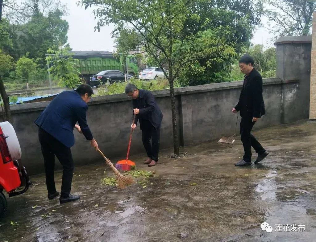 清理农村人居环境整治