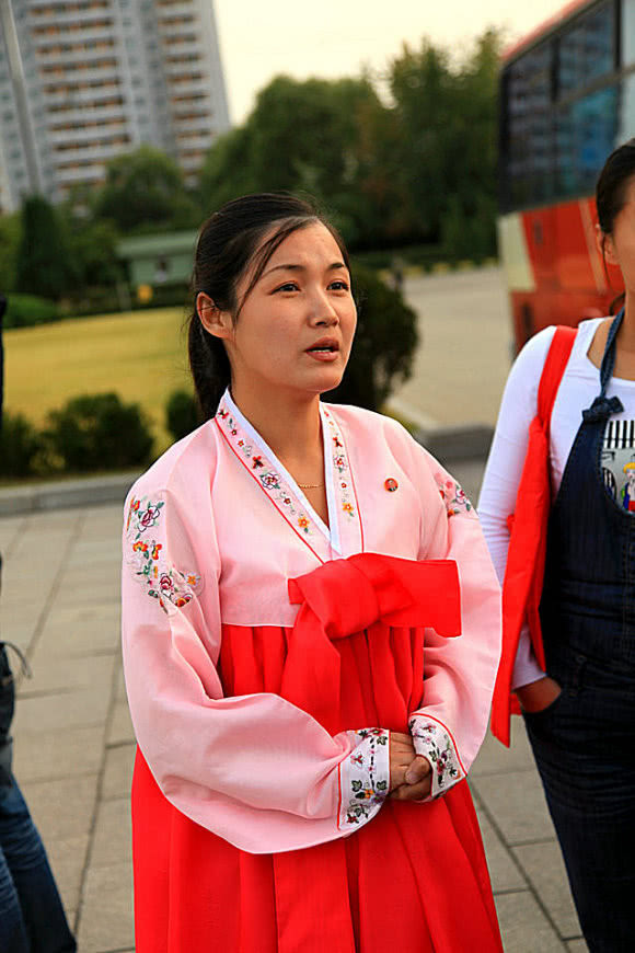 实拍朝鲜中国男子赴朝鲜旅游拍摄到的朝鲜女孩