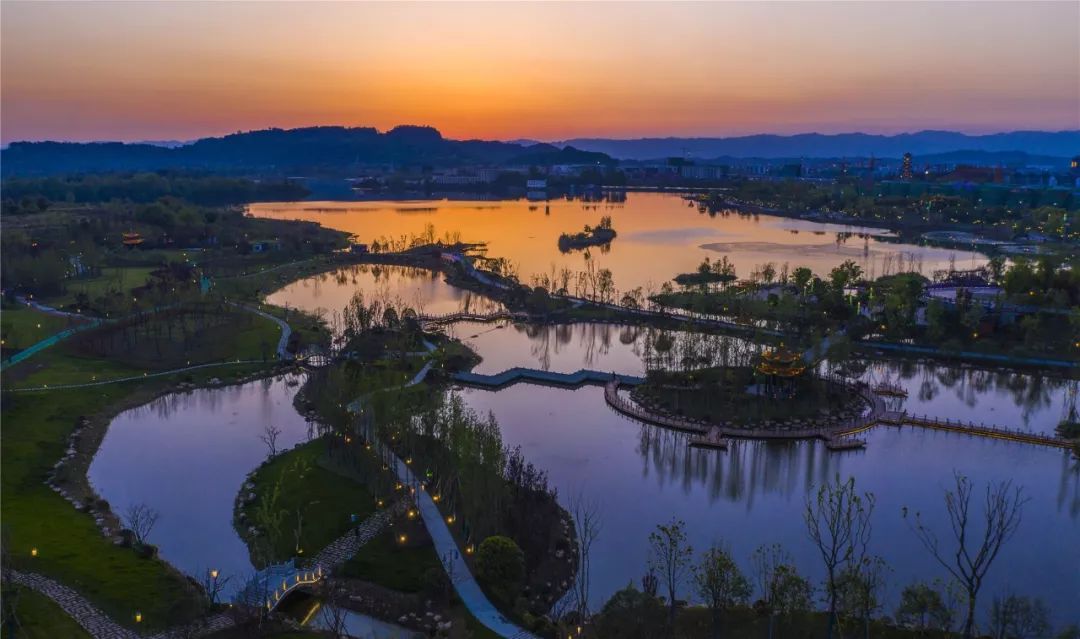 双桂湖夜景美爆了,一张图让你称霸朋友圈!_梁平