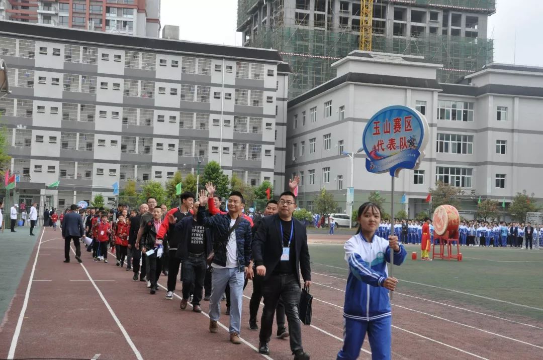 第五届中小学生田径运动会暨跳绳比赛决赛在恩阳区实验中学拉开帷幕