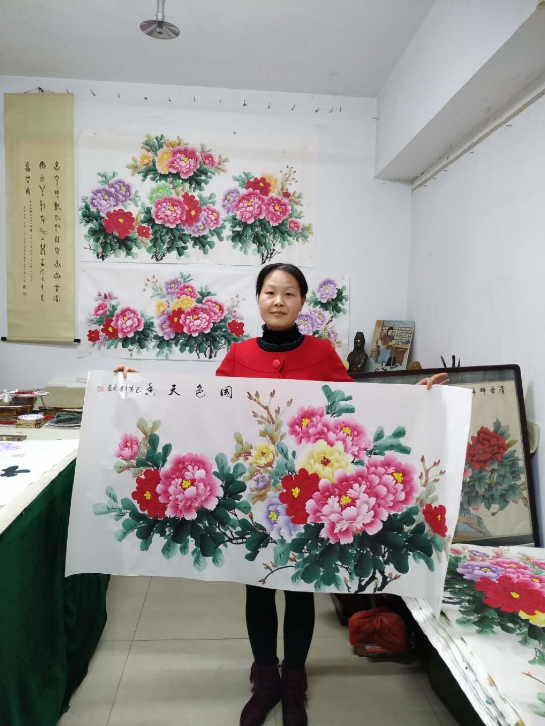 李春晓,洛阳有名的牡丹画家,作品已多次获奖!