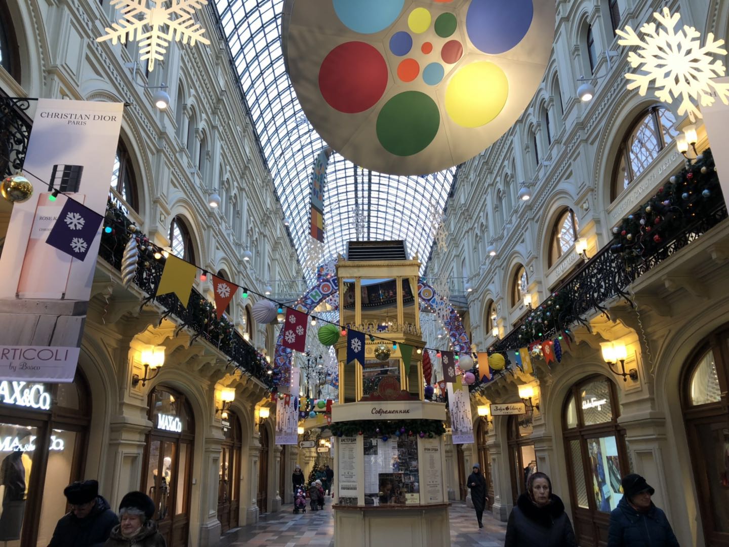 【携程攻略】莫斯科中央商场购物,坐落在大剧院旁，哥特式风格的促姆百货同样也是一座地标建筑，建于19…