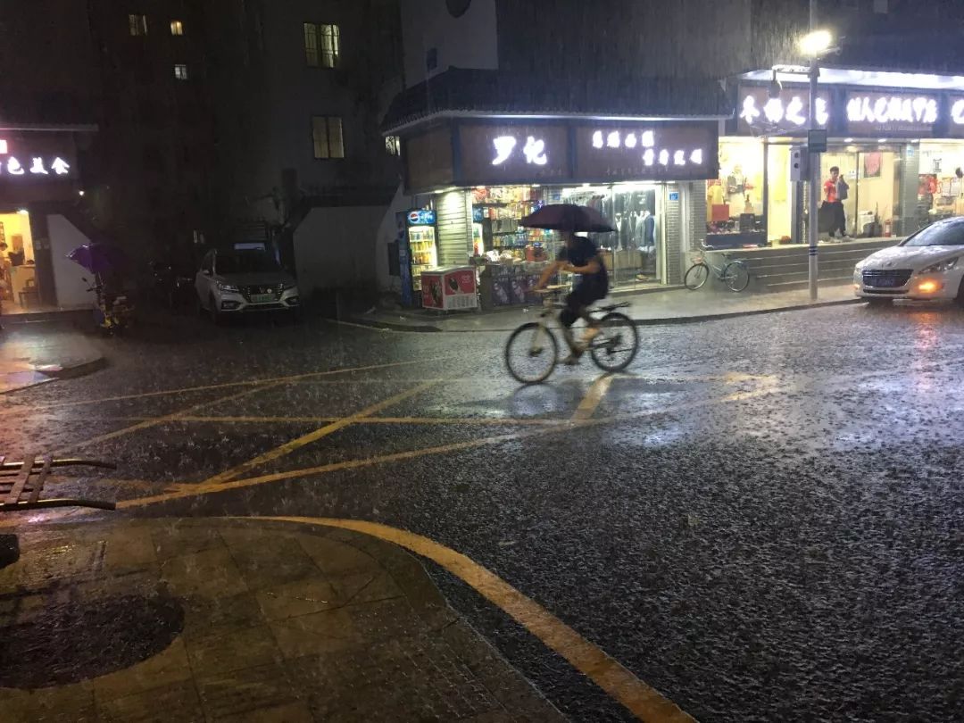 冰雹 大风 闪电 暴雨!深圳经历了一个怎样的夜晚?