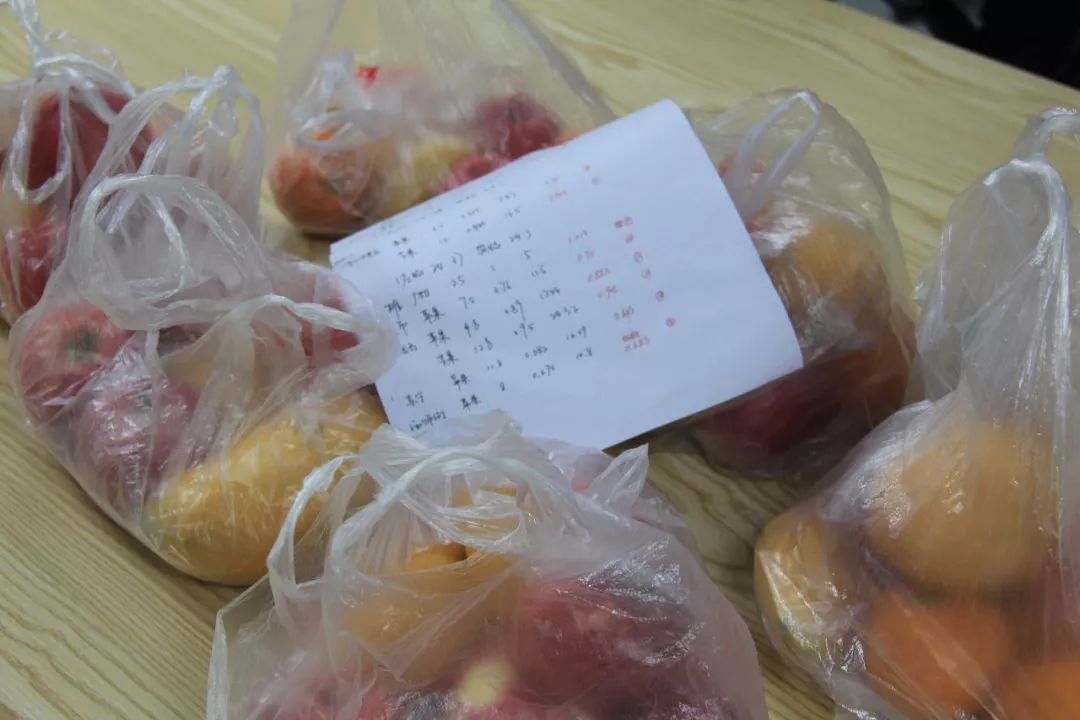 在学校,能不能买到一袋准称的水果?