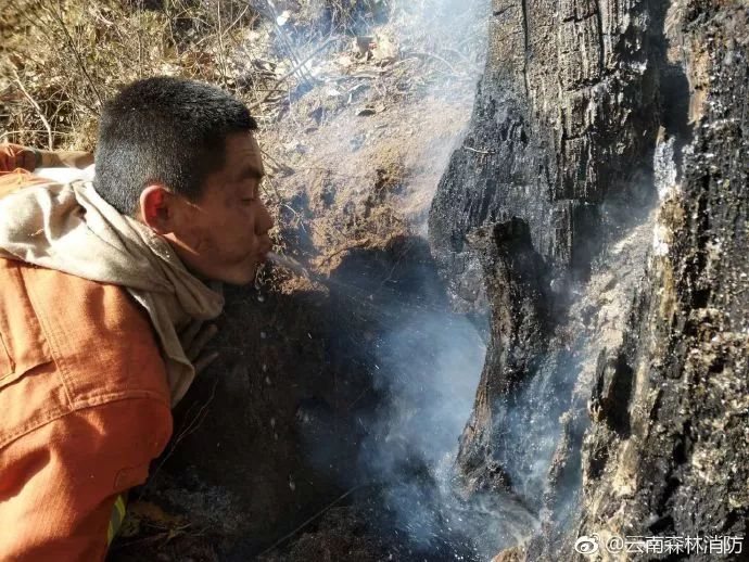 【最新:鹤庆山火扑灭】向解放军,武警,消防官兵致敬!为爱心群众点赞!