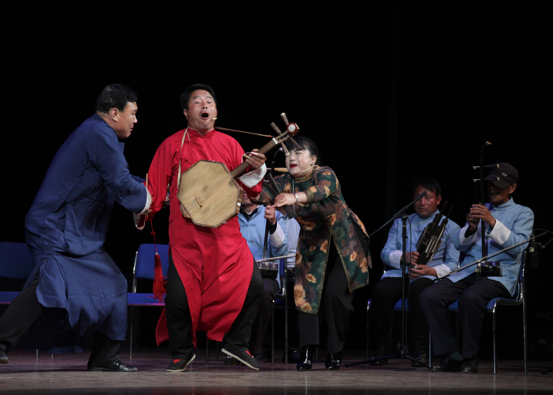 武乡曲艺队在潞安剧院表演武乡鼓书雷门斩子等剧目