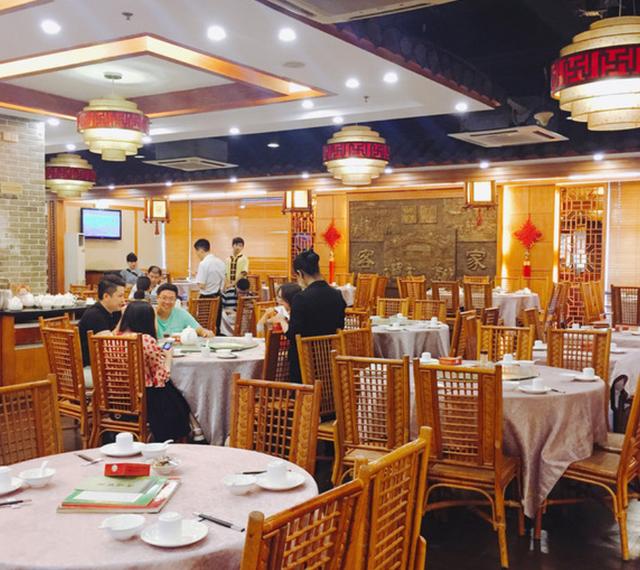 03 正文  和浓郁,酥香的客家味道 深圳的客家餐厅虽然没有惠州,梅州