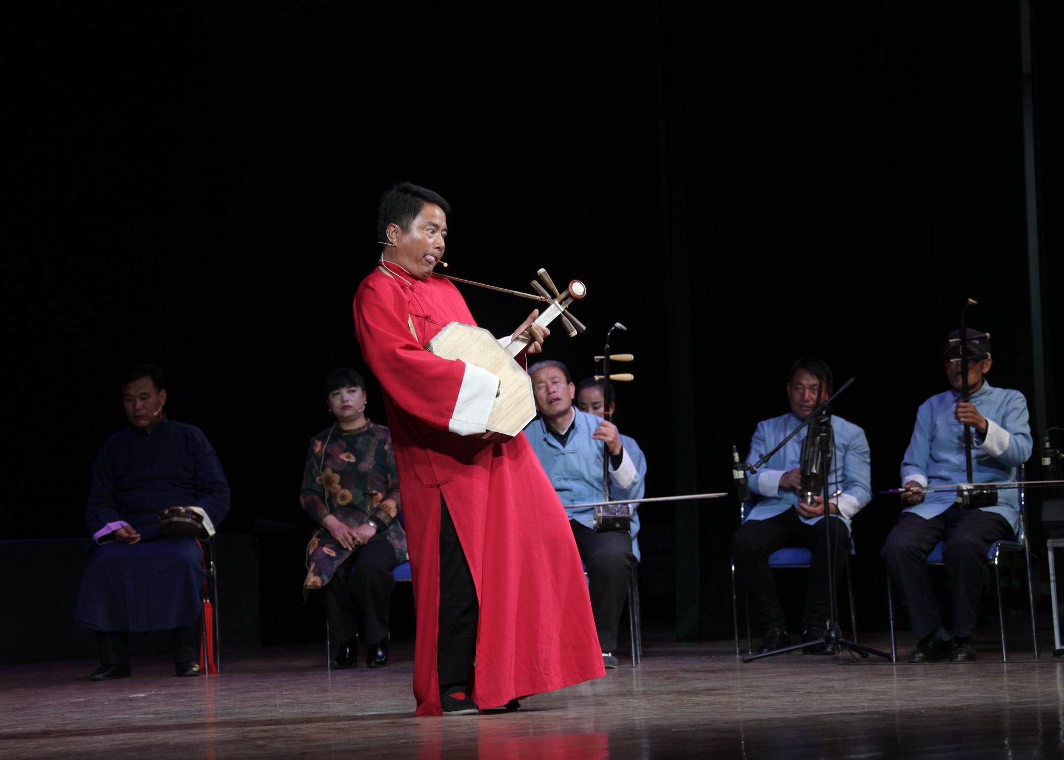 他们演唱的武乡琴书《一碗榆钱》曾获第五届全国曲艺大赛节目提名奖