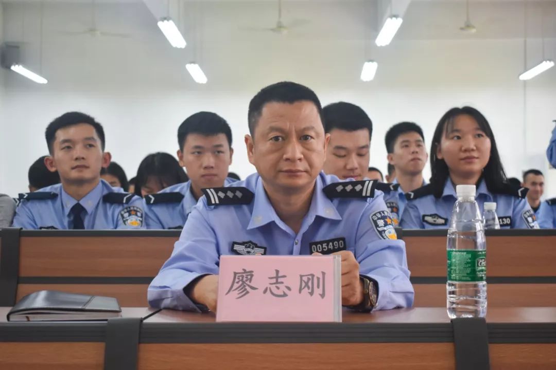 参与此次大会的有廖志刚副书记,15级部长吴彦宏等各级刑宣干事.