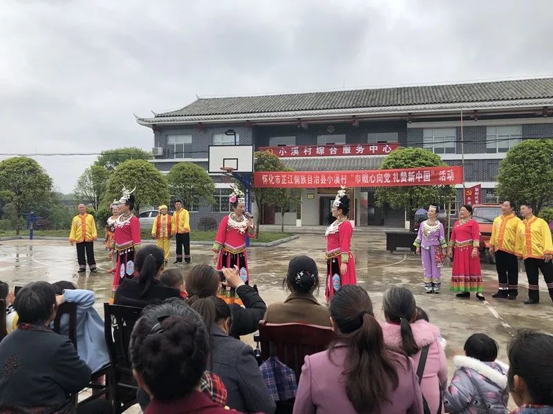 湘潭市岳塘区东坪街道三角坪社区妇女儿童之家小朋友歌唱祖国