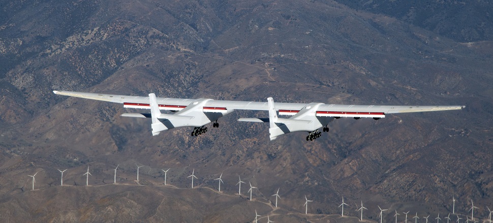 stratolaunch"roc"空中发射器飞机,从加利福尼亚的莫哈韦航空和太空港