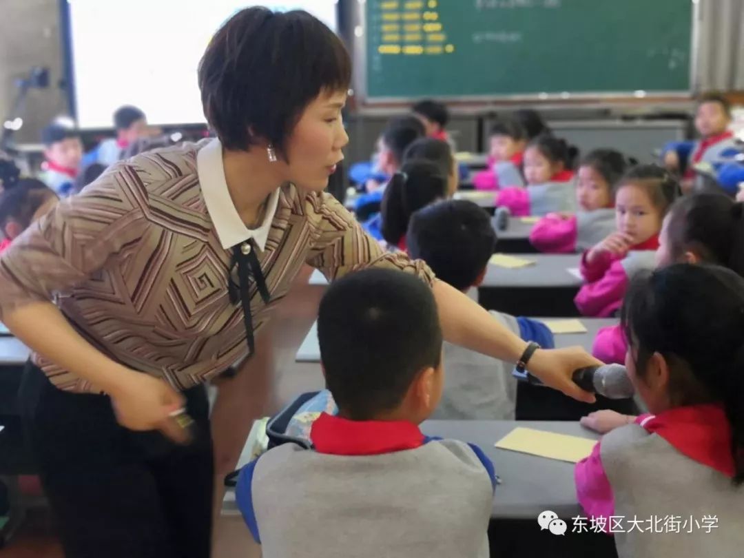 大北街小学左小英老师参加市小学数学教师课堂教学 展示活动荣获