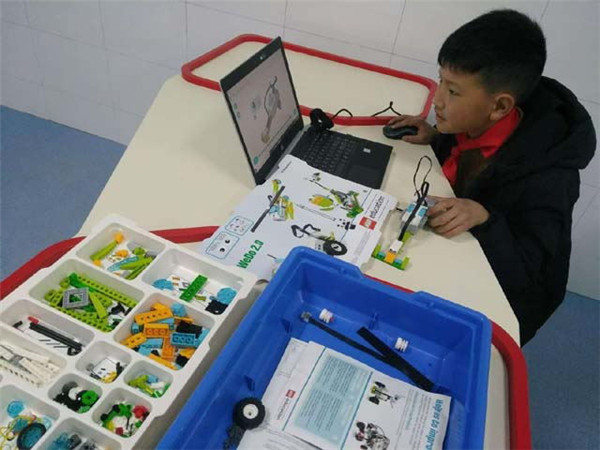 科技点燃梦想创新引领未来__——盱眙县旧铺小学科技教育之机器人社团 图2