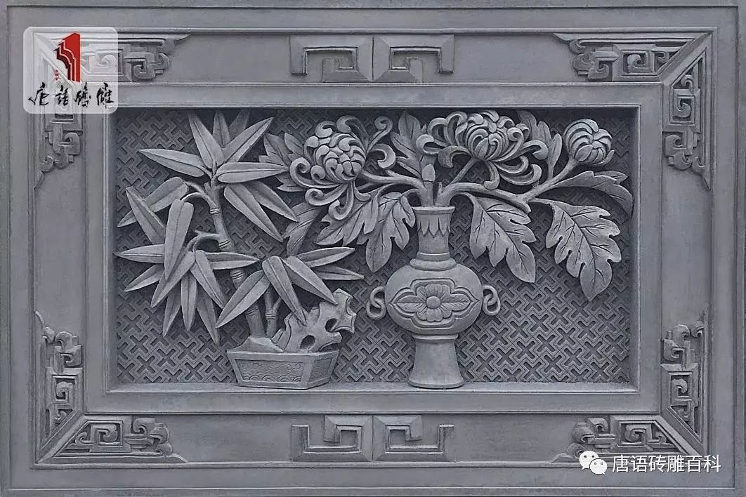 梅兰竹菊博古图案均是一个花瓶和一个盆栽的组合看起来比单纯的盆栽