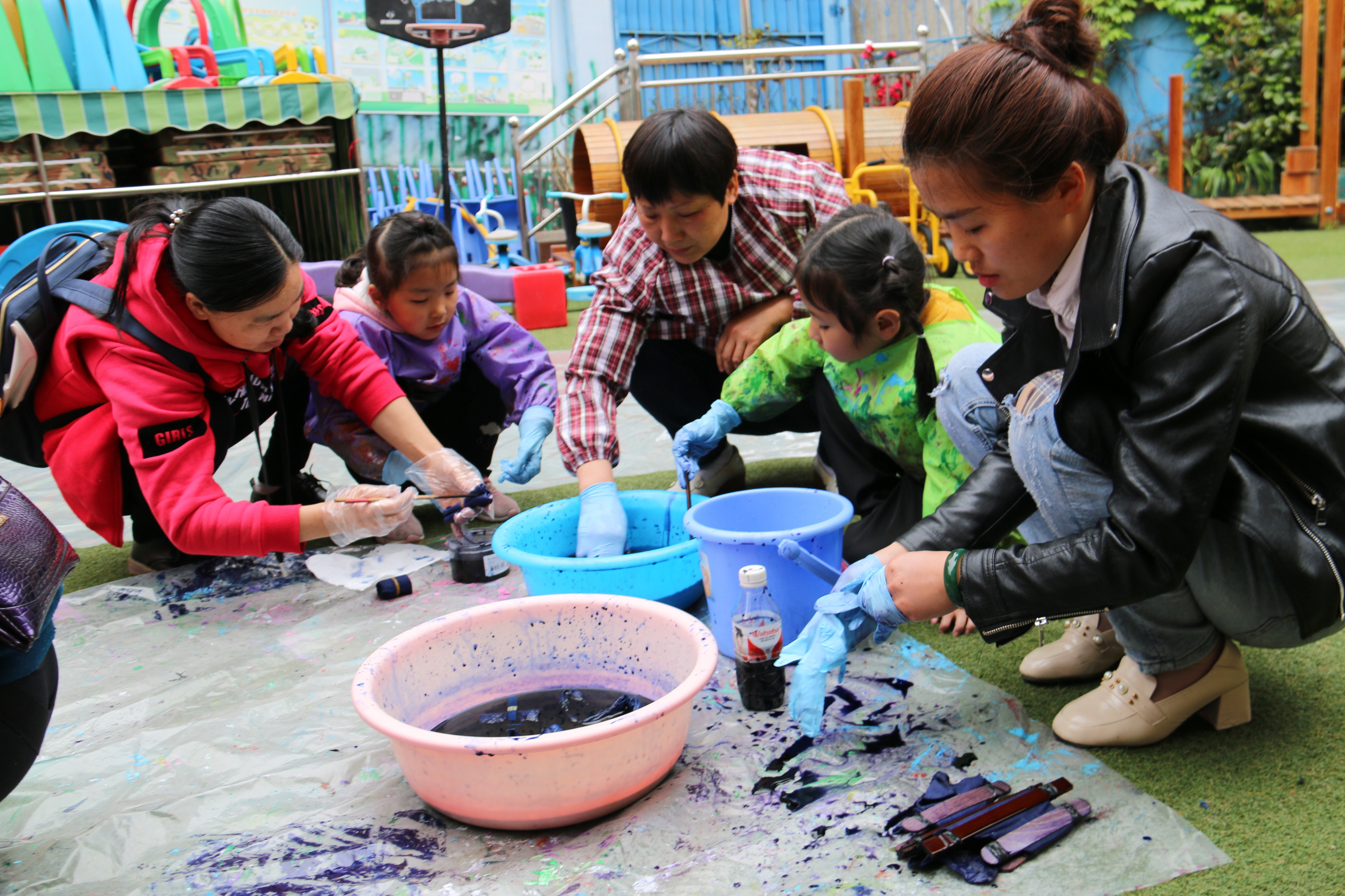 台江县城关第二幼儿园开展亲子扎染艺术特色活动