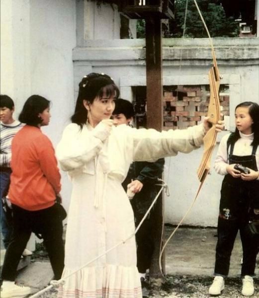 赵雅芝20年前花絮照，41岁清丽如少女，秒杀现在百分之