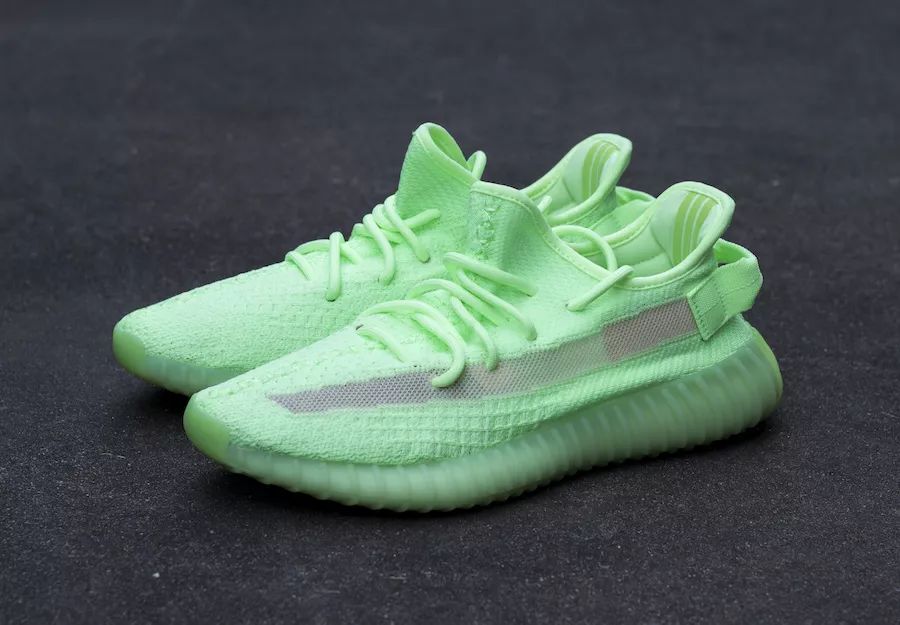 鞋讯| 绿意盎然？ 纯绿Yeezy 350 V2 更多近景细节曝光_系列