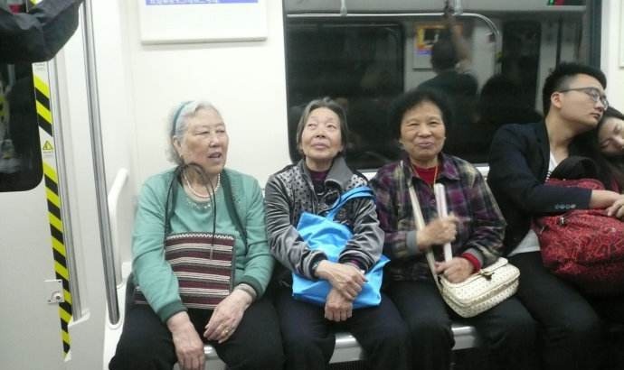 高龄津贴制度，北京部分老人每月津贴800元！