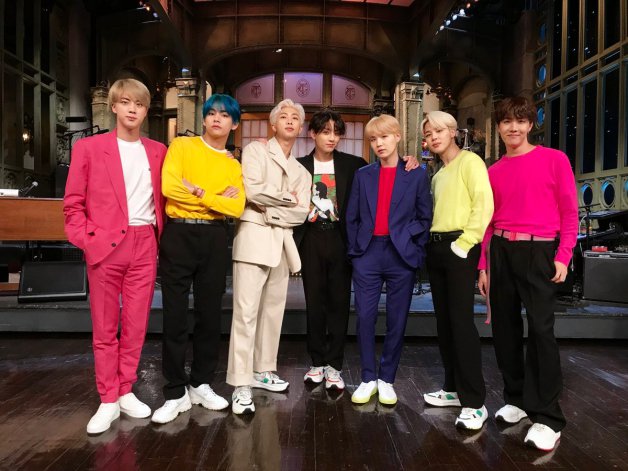 love翻过来变army,bts防弹少年团〈boy with luv〉10个彩蛋