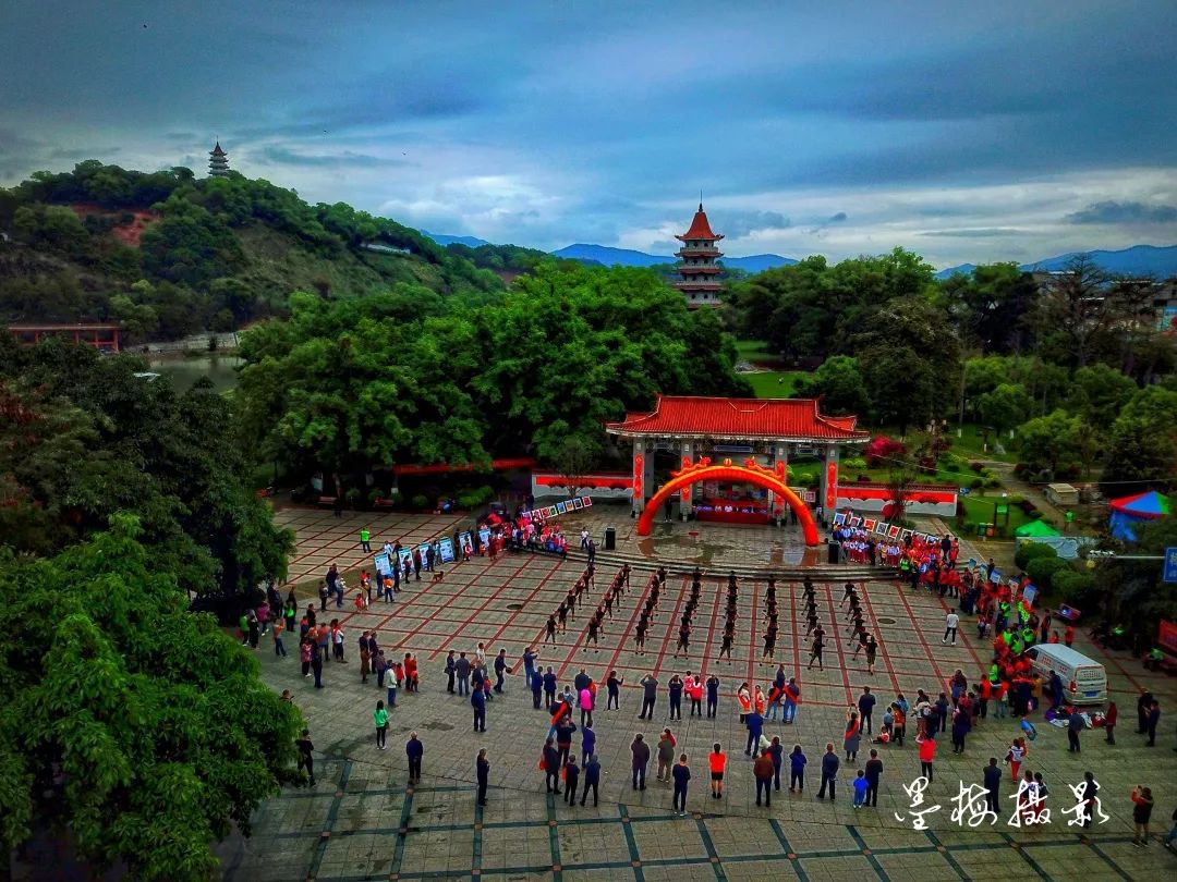 为加强全民国家安全意识 4月13日 漳平榉子洲公园门前广场 开展了