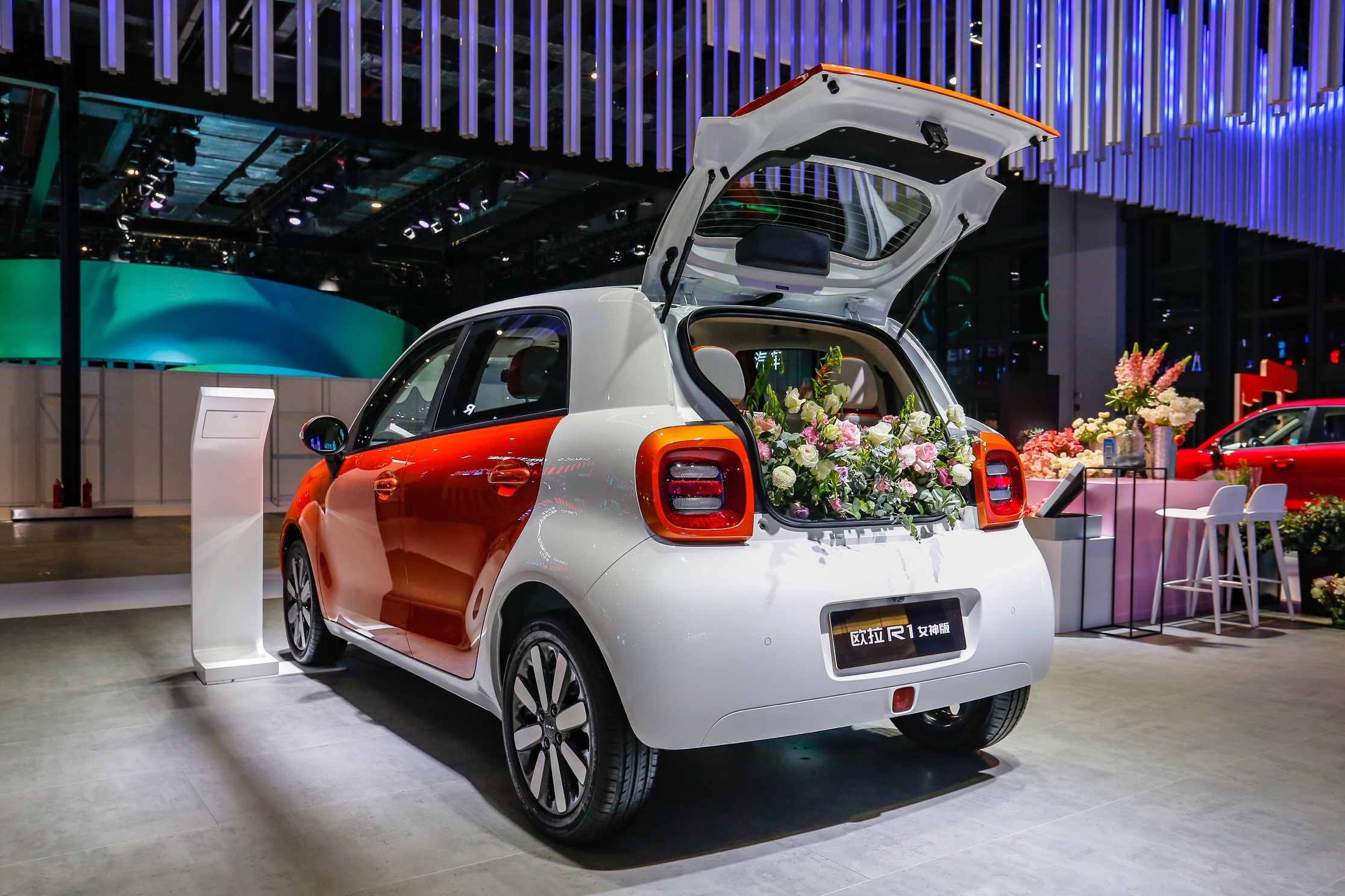 上海车展丨全球首款自动驾驶电动小车欧拉r1亮相