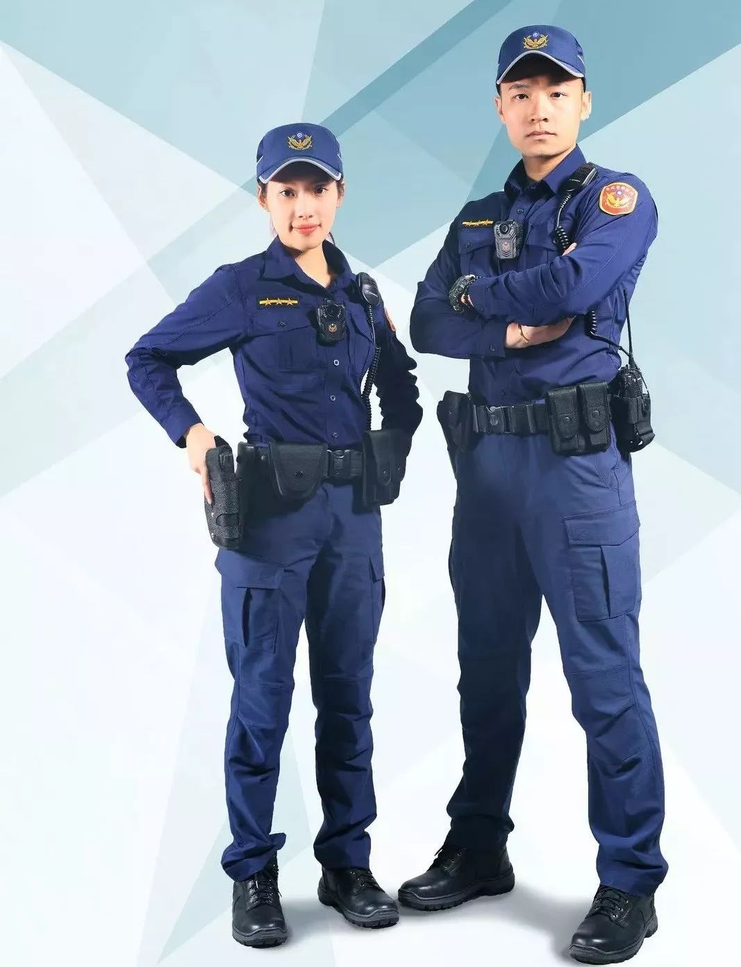 台湾省的警察制服分礼服,常服,便服三种,正式场合或参加会议穿礼服或