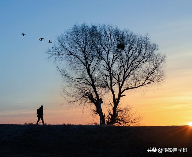 2,人物渺小景突出.