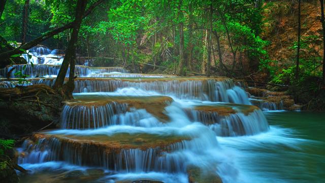 高山流水,泉水淙淙