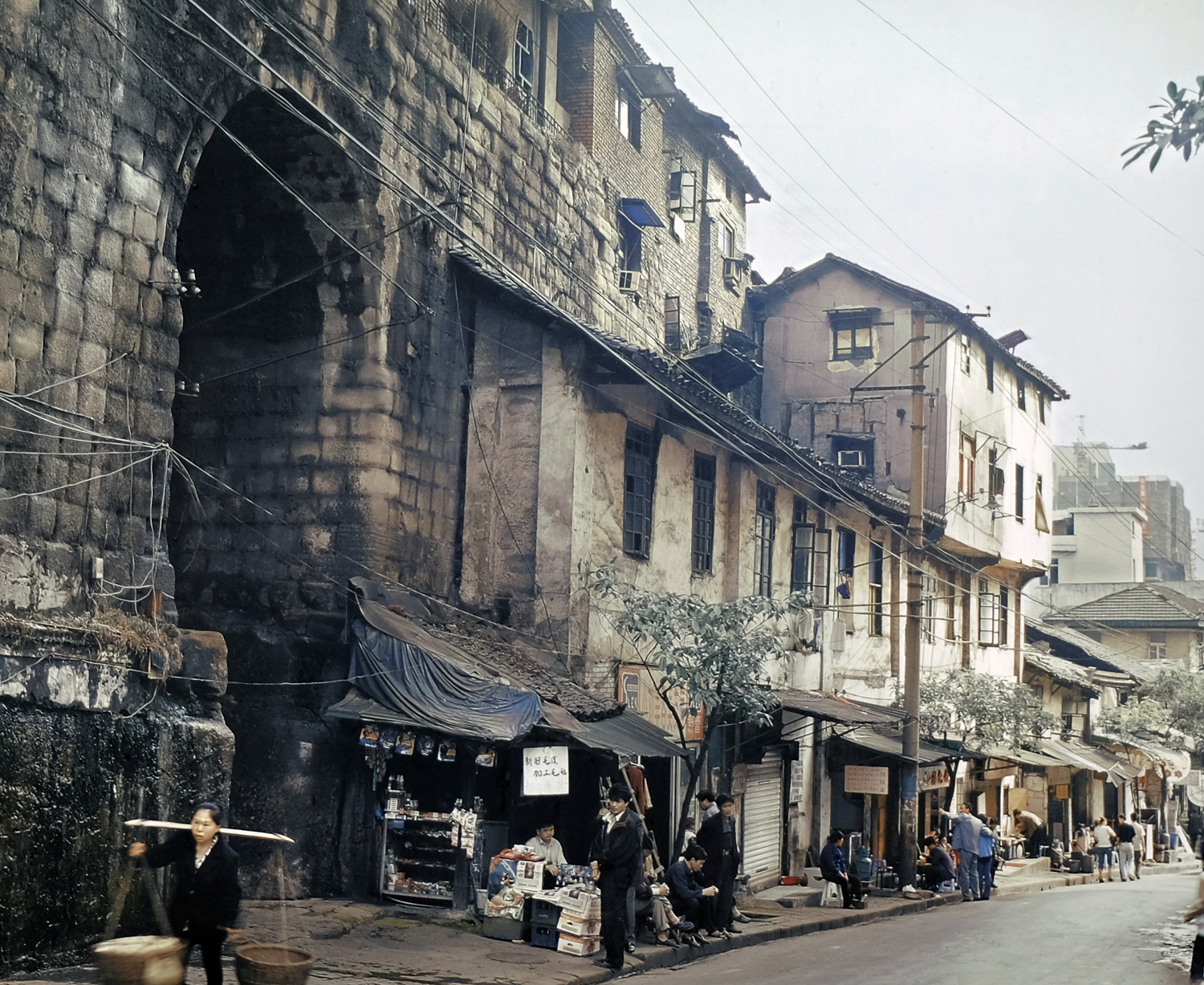 老照片的故事:重庆城原来的模样,在这条小巷里