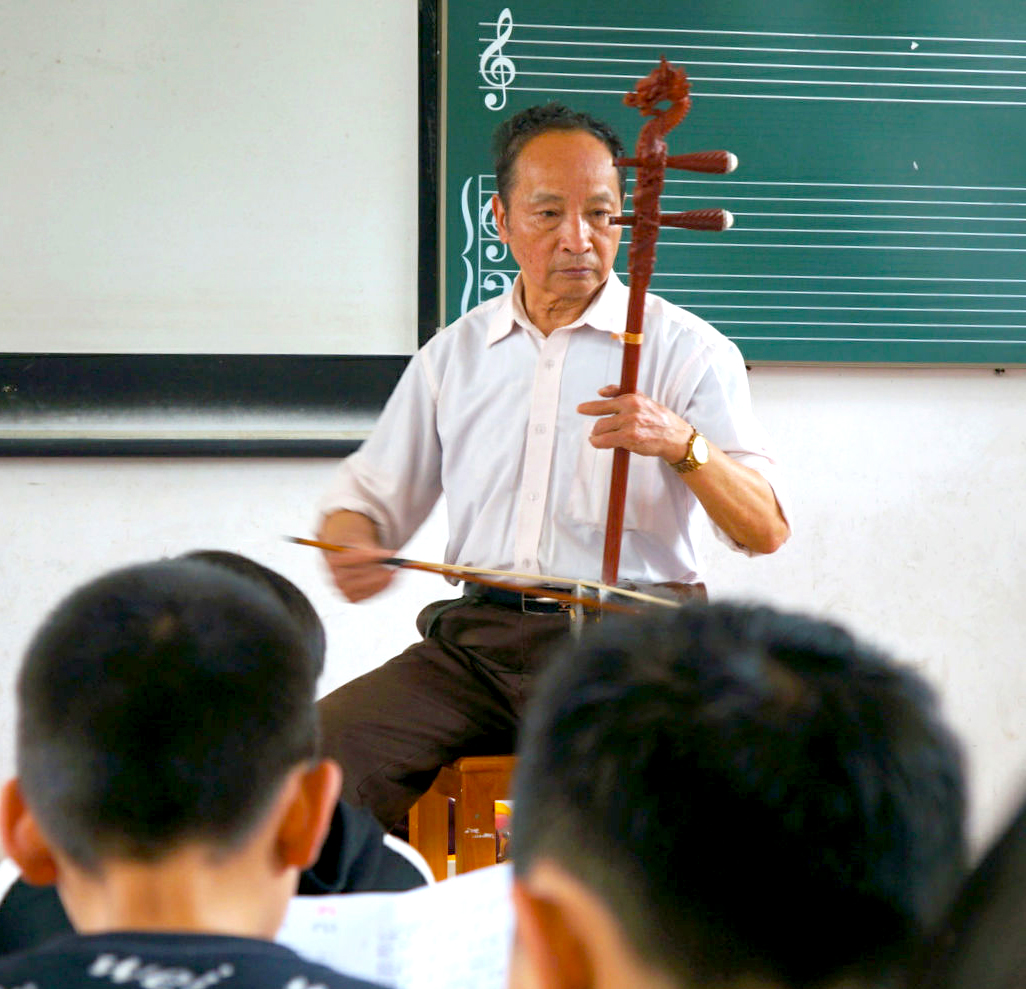 广西龙胜县:龙脊镇小学把经典彩调请进校园