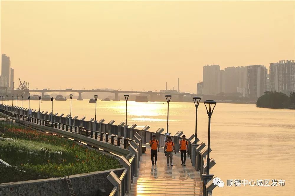 顺德惊现新网红百米水幕瀑布点靓德胜河南岸