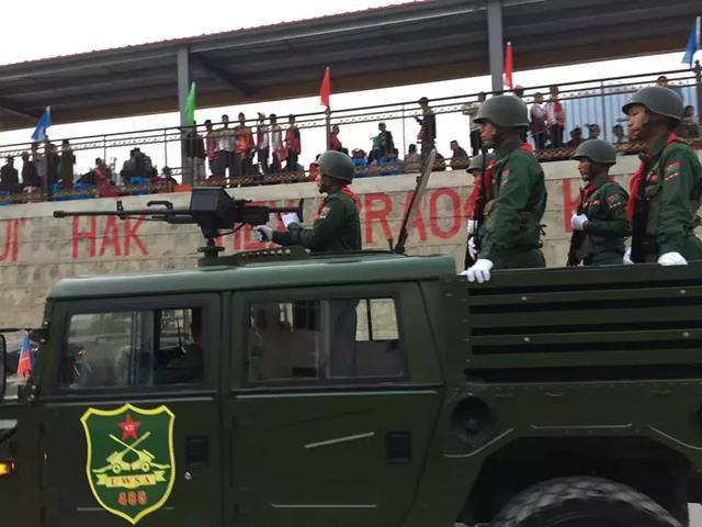 缅甸佤邦和平庆典阅兵式开始啦武器装备很威武